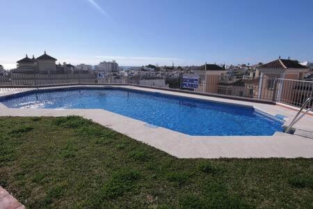 Amplio Apartamento Con Piscina Cerca De La Playa Нерха Экстерьер фото