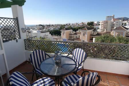 Amplio Apartamento Con Piscina Cerca De La Playa Нерха Экстерьер фото